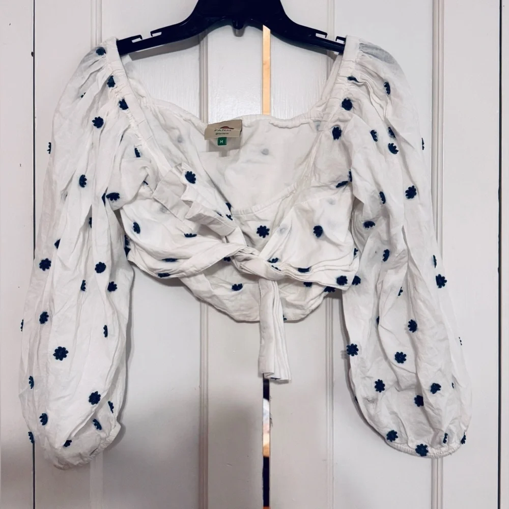 Farm Rio Embroidered Floral Crop Top White Navy Puff Twist Front - Picture 5 of 7